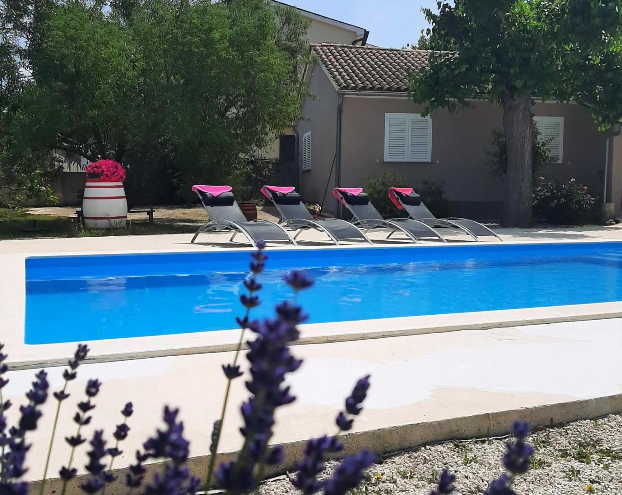 Ferienhaus Aqua Mit Pool Jadreški Exterior foto